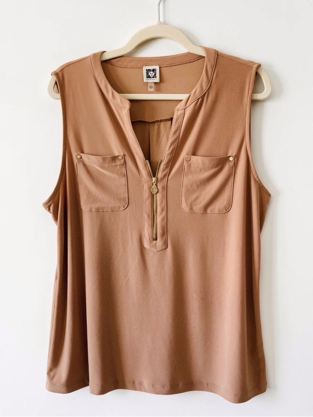 Anne Klein Camel Tan Sleeveless Top Gold Zip V-Neck Patch Pockets Large Like New
